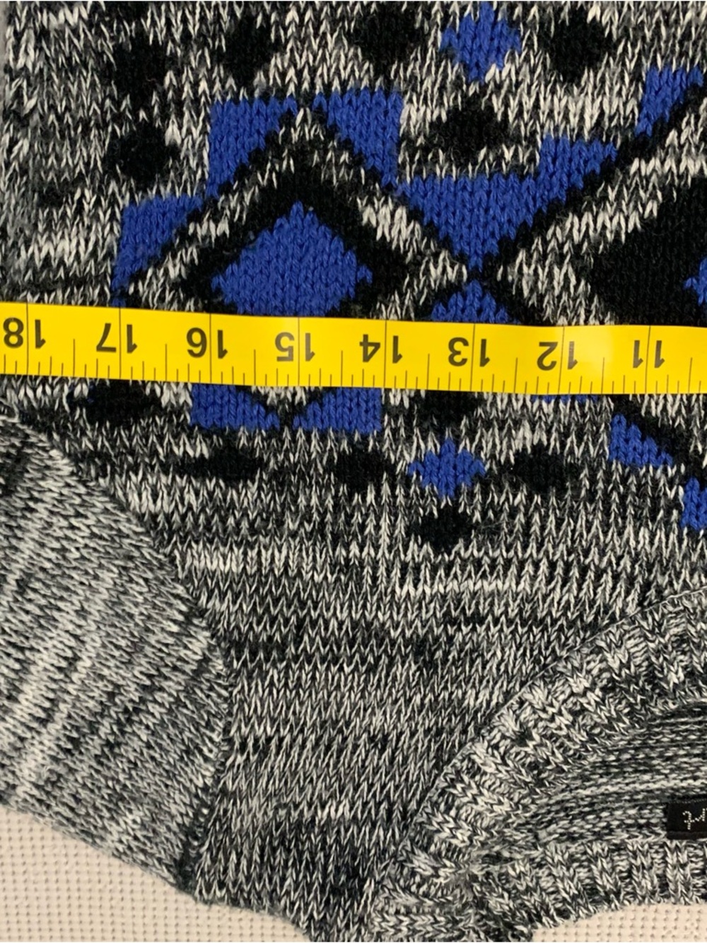derek heart Gray and Blue Patterned Knit Sweater Medium - Picture 6 of 7